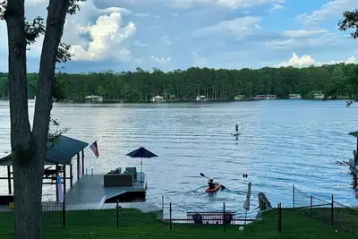 Image de Private Beach space on Pea Hill Creek!