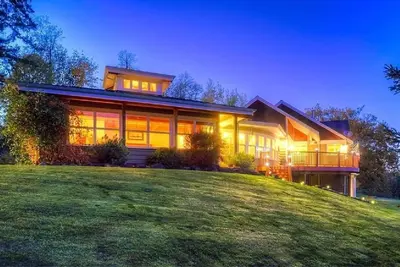 Image de Enumclaw Estate, Scenic Views! Sleeps12, HotTub, 1hr frm Mt Rainier & Crystal Mt