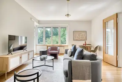 Image de Charming Vorstädte 3 Room w/ Storage, 10 mins to Market, by Blueground