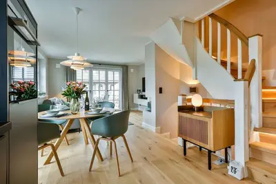 Image de Modern new-build house with well thought-out lighting concept in a quiet location. -