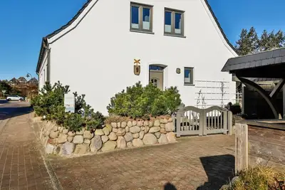 Image de Meerzeit - Moderne Haushälfte mit Umzäuntem Garten für bis zu 8 Personen mit Hund