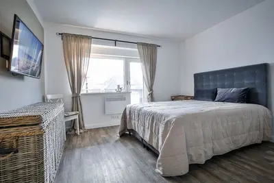 Image de Moderne Ferienwohnung mit Balkon und Terrasse in Strandnaher Lage in Hörnum. - Haus Möwe