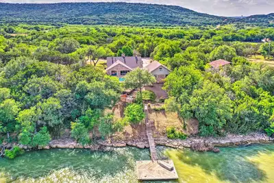 Image de Dock & Private Pool: Lake Palo Pinto Retreat!