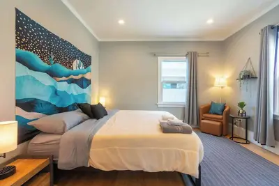 Image de Uptown Oakland Stylish 2br | Parking + Near Shops & Dining