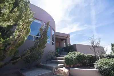 Image de 30 day minimum Beautiful Desert Oasis With Exceptional Views