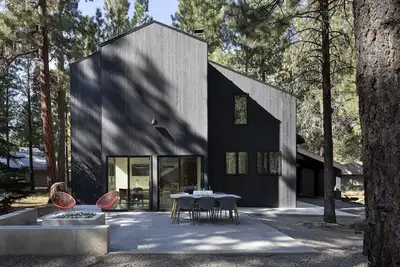Image de Modern Black Butte Abode