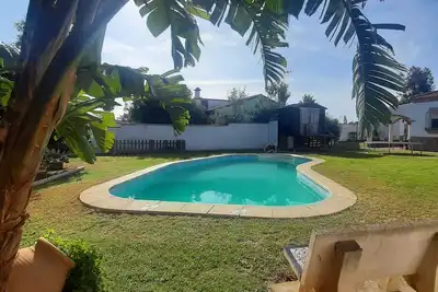 Image de Spacious, sunny and quiet house with pool and large garden