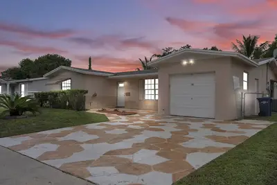 Image de Hidden Gem! Spacious 4br/2b Home W/ Pool and Garage