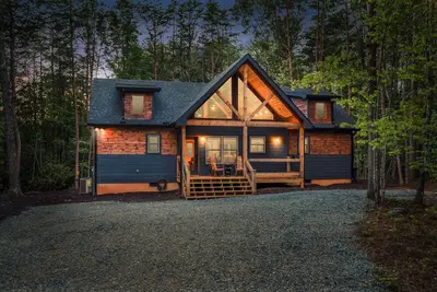 Image de *New Cabin*Hot Tub*/Outdoor Fireplace/Lake/Pond Behind Property/Pac Man/Nintendo