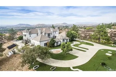 Image de Vintage Chateau with a pool - Best View of Wine Country