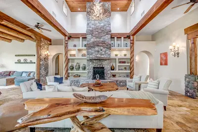 Image de Experience luxury at Sedona Cathedral Shangri-La, a spacious 5-bedroom retreat in the Chapel Area.