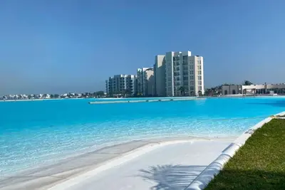 Image de Lagoon view, artificial beach, practice rowing