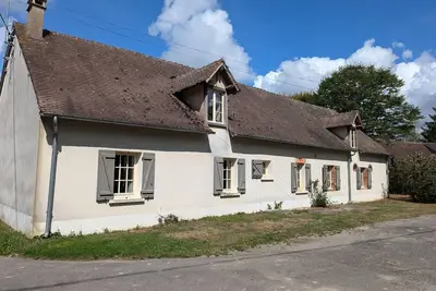 Image de Ferme rénovée en Sologne avec cheminée, fibre et jardin, proche de Gien et Sancerre