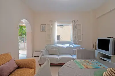 Image de Appartement \"Palaiopolis House\" avec vue sur les montagnes, Wi-Fi & Terrasse