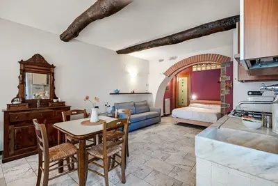 Image de Cozy 40 sqm studio apartment, accommodating up to 4 people, located on the mezzanine floor of a typical Ligurian home. The property, overlooking the village, is located in Riomaggiore, one of the famous Cinque Terre, about 5 minutes from the town center a