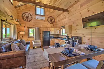 Image de Cabin on 35-Acre Farm in Blanchardville w/ Trails!