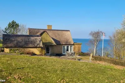 Image de Schickes Ferienhaus mit Wunderbaren Meerblick für 6 Personen