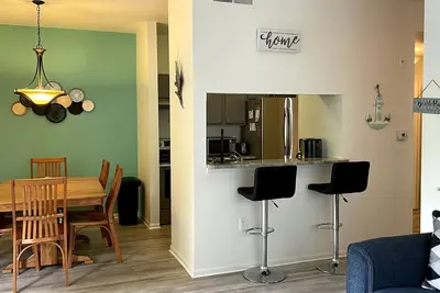 Image de Beautiful ground floor condo less than 3 miles from the beach!