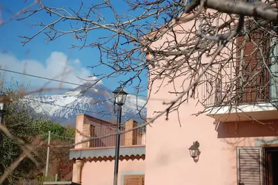 Image de House among the vineyards of Zafferana Etnea
