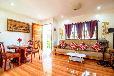 Image de 2 Bedroom Apartment ~ 5 minutes to Grand Mall