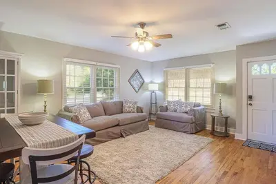 Cozy 3 Bedroom/ 2 Bath Home Located Blocks From Downtown Biloxi and the Beach