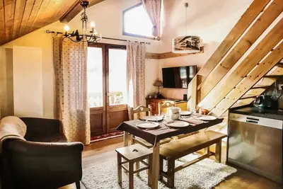 Image de À 100m des pistes de ski, 1er étage, balcon, parking, télévision, casier à ski, 20m², Valloire