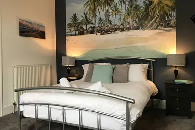 Image de Maison-Confort-Salle de bain privée séparée-Vue sur Rue-Kimberley Place