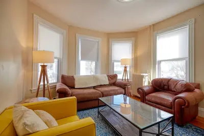 Image de Beautiful 2br apartment in historic house. Walkable neighborhood!