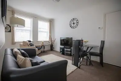 Image de Beautiful Seaside Apartment is 5 mins walk to Town Centre and Metro Station. . . . .