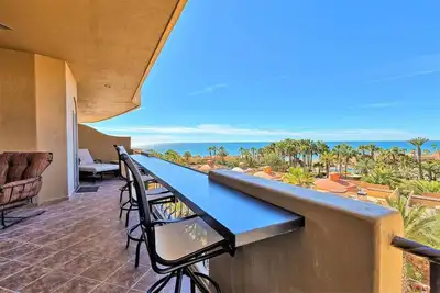 Image de Oceanview 2-Bedroom Condo with Luxury Amenities at Bella Sirena