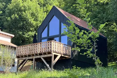 Image de Z1 Lodge - Habitat contemporain dans un écrin de verdure.