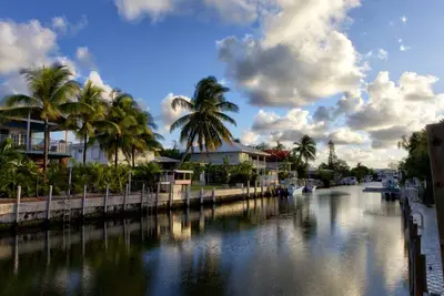 Lisa's Hideout - 3/2 Vaca Cut Canal - 75' Dock - Ground Level