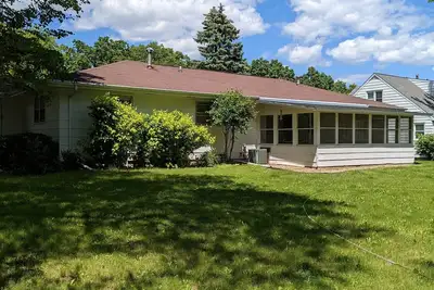 Image de 2 bed room rental Available Nfl Draft, Green Bay Wi