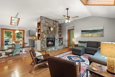 Image de Front Porch Therapy| Dogs Welcome!