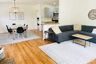 Image de Spacious & Updated Home for Groups & Families