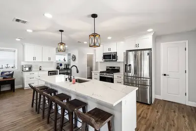 Image de Bay Head Shores Coastal Home l Water Views & Dock