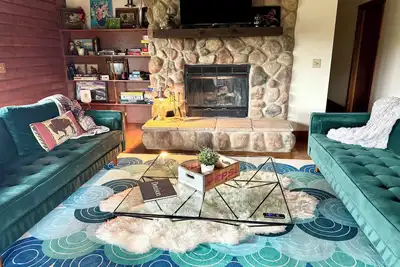 Image de Big Log Cabin 3 miles Denison & Granville. Farm views.