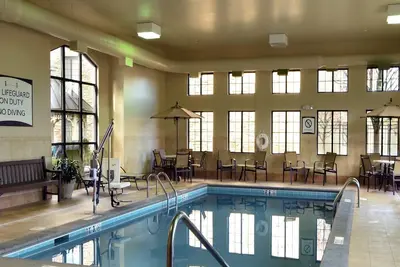 Image de Suite | Free Breakfast & Indoor Pool + Gym