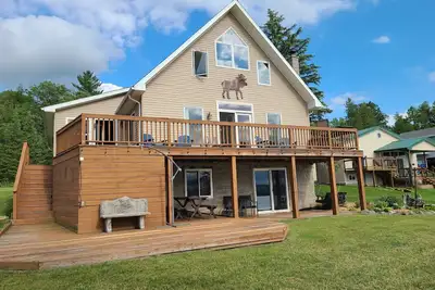 Image de Spread out in our spacious double lot lakefront cabin!