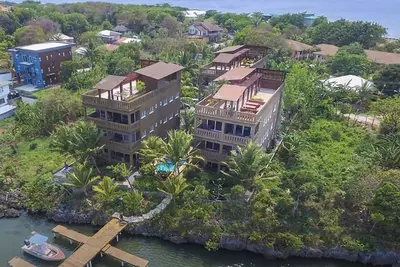 Image de Waterfront Penthouse Condo w/ Ocean Views & Pool