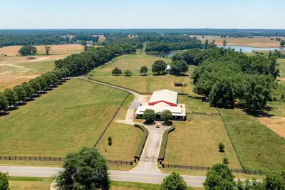 Image de Spacious 4-bed, 3-bath Ranch House on private farm with water views