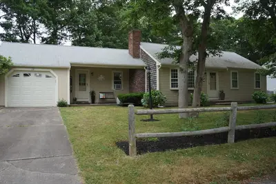 Charming, single-family getaway in Fisherman's Cove Community!