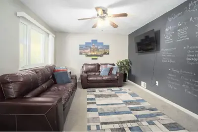 Image de Metro Airport Suite located near busy streets and highways! Ask About Car Rental