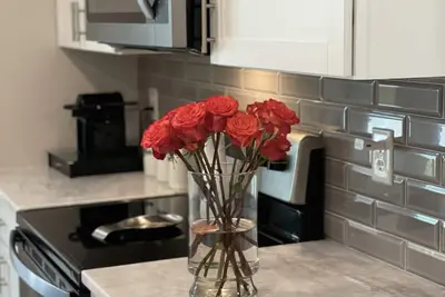 Image de Fully renovated house with very clean design. New Kitchen and bathrooms.