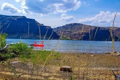 Image de Riverfront 3 bedroom with plenty of sun and fun!