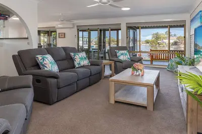 Image de Beautiful location in Forster Keys with your own private jetty and modern furnishings to relax.