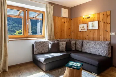 Image de Appartement \"La Plates - Domesdi\" avec vue sur les montagnes, Wi-Fi et terrasse.