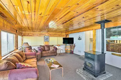 Image de ‘Mtn Gate Guest House’ ~ 6 Mi to Shasta Lake!