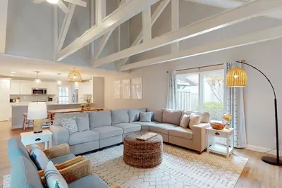 Image de Spectacular 2 Bedroom condo