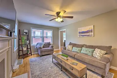 Image de Charming Charleston Home w/ Yard & Fire Pit!